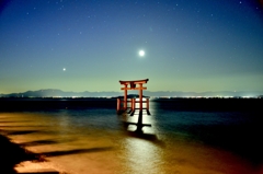 湖中鳥居夜景