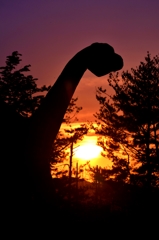 奥琵琶湖恐竜ティプロドクスの夕日