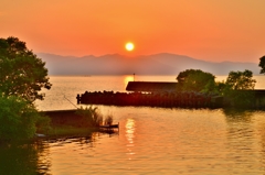 琵琶湖　柳川漁港の夕日