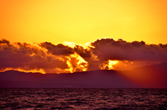雲隠れの夕日