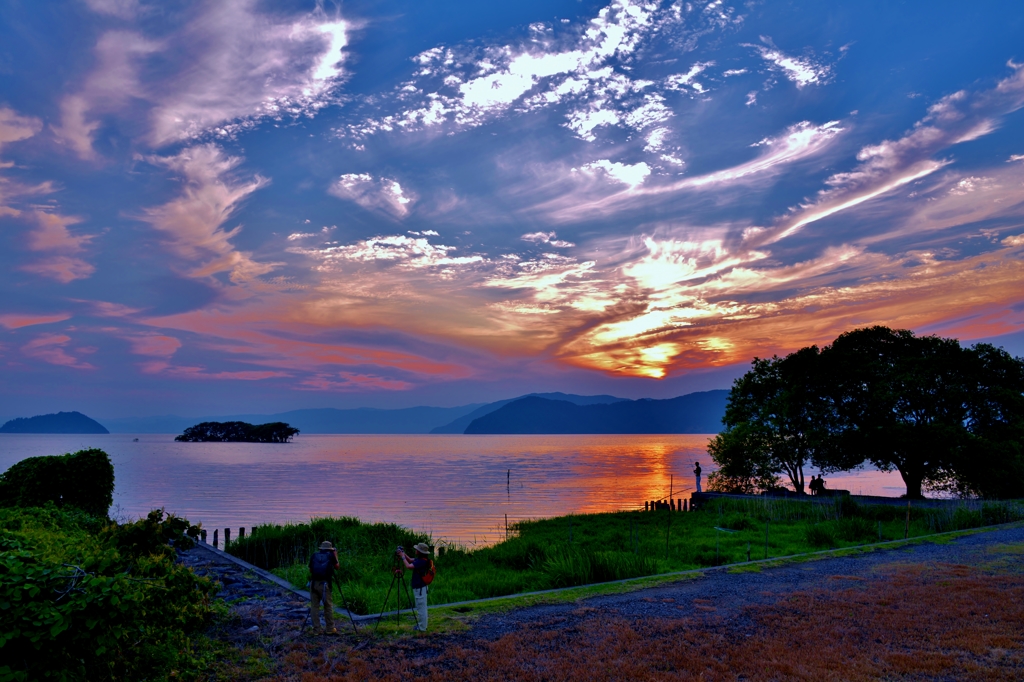 水無月の湖北夕景