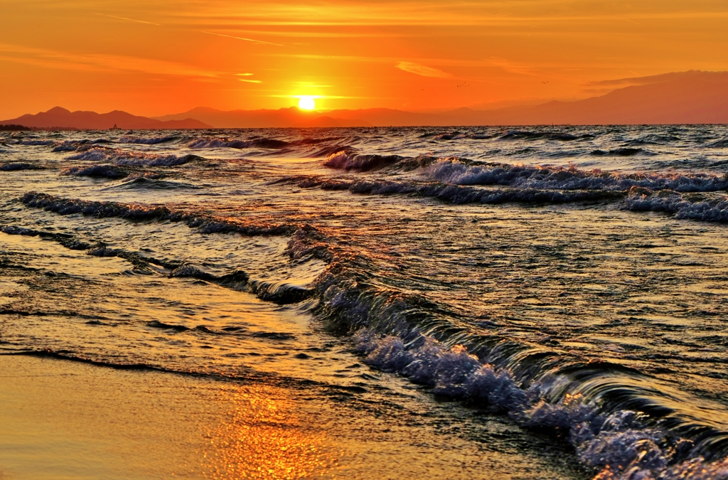波打ちの夕日