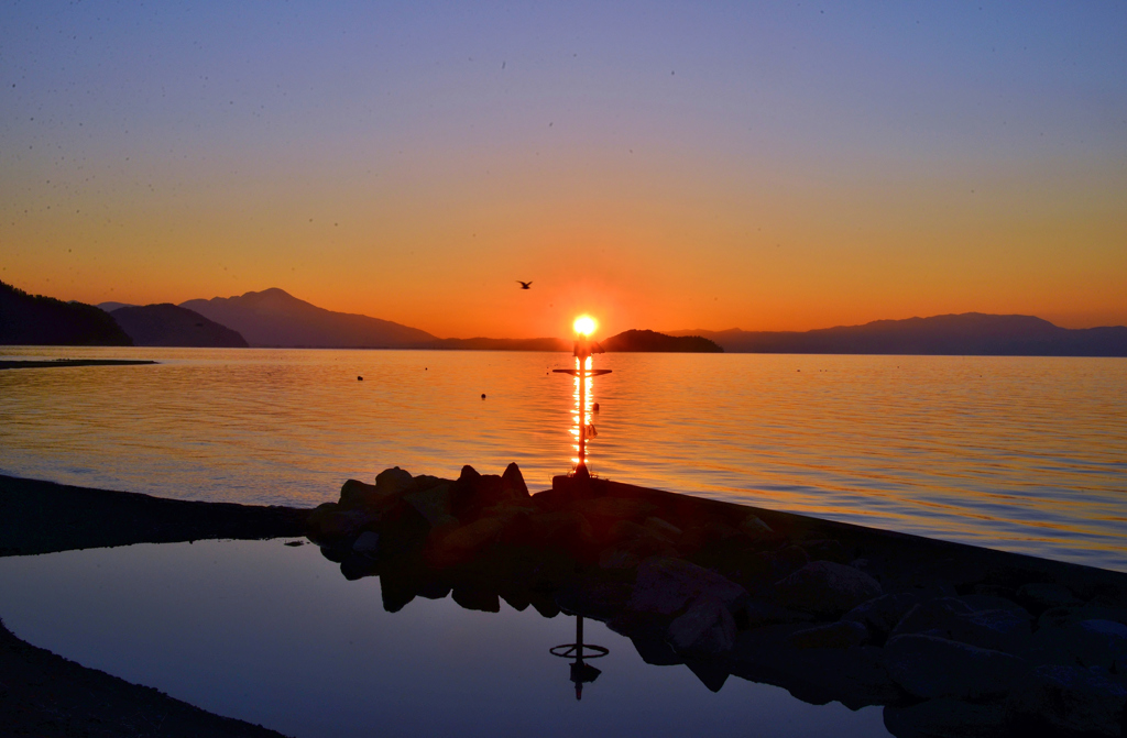 琵琶湖昇日