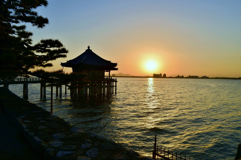 近江八景　堅田の浮御堂