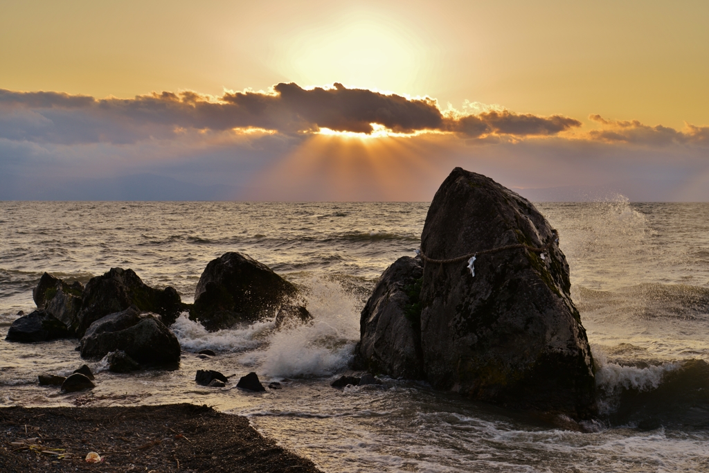 びわ湖烏帽子岩夕景