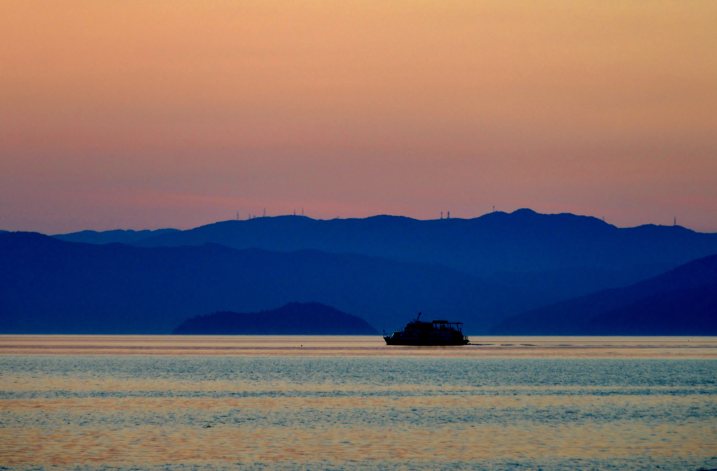 黄昏の湖