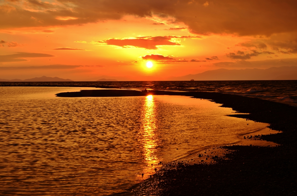 琵琶湖冬夕日