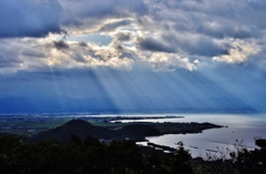 琵琶湖の光芒