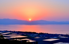 琵琶湖と水田の夕日　Ⅲ