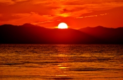 夕日が沈む