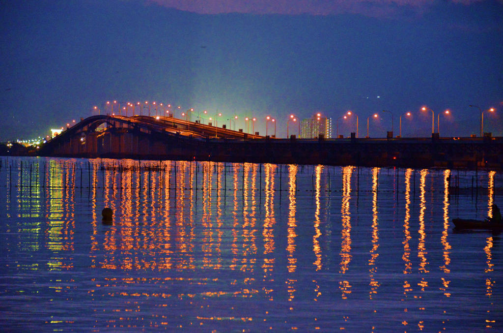 琵琶湖大橋揺らぎの光
