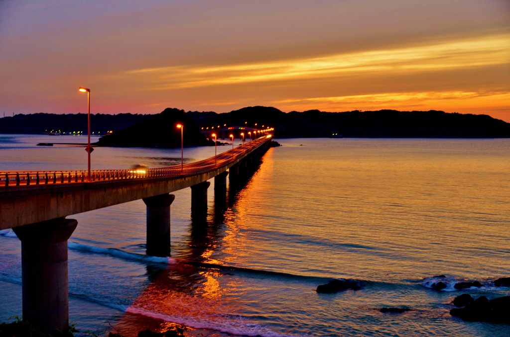 黄昏の角島大橋