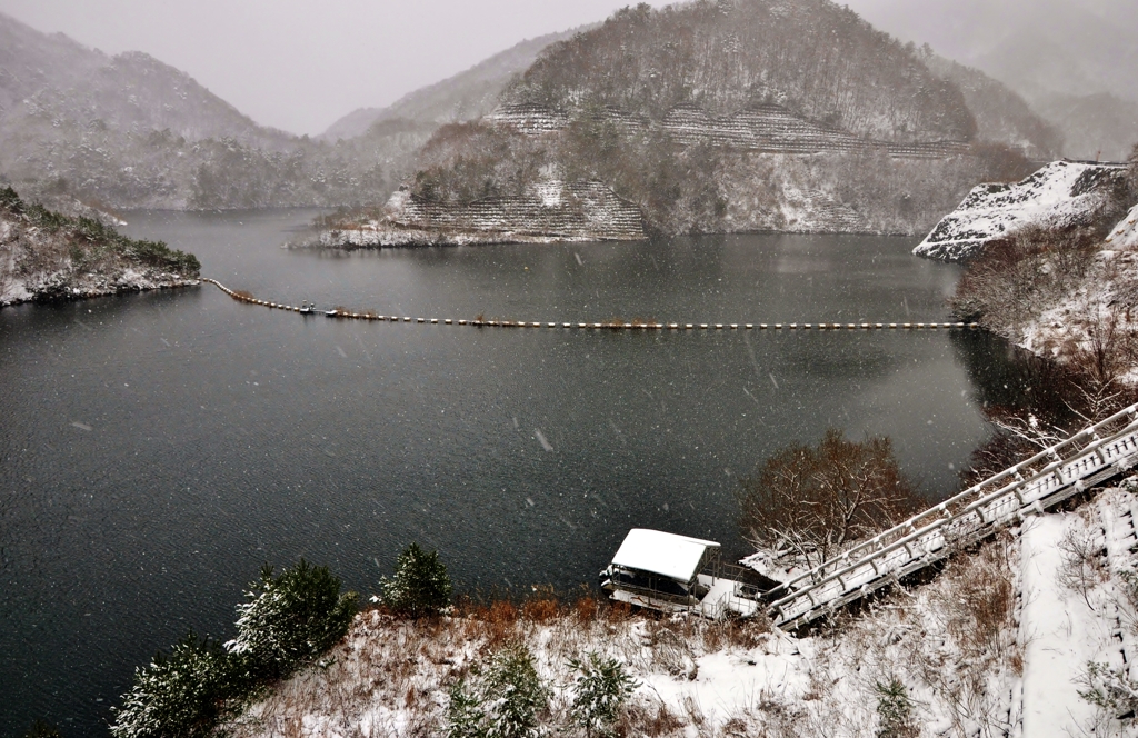 雪景の姉川ダム（白龍湖）