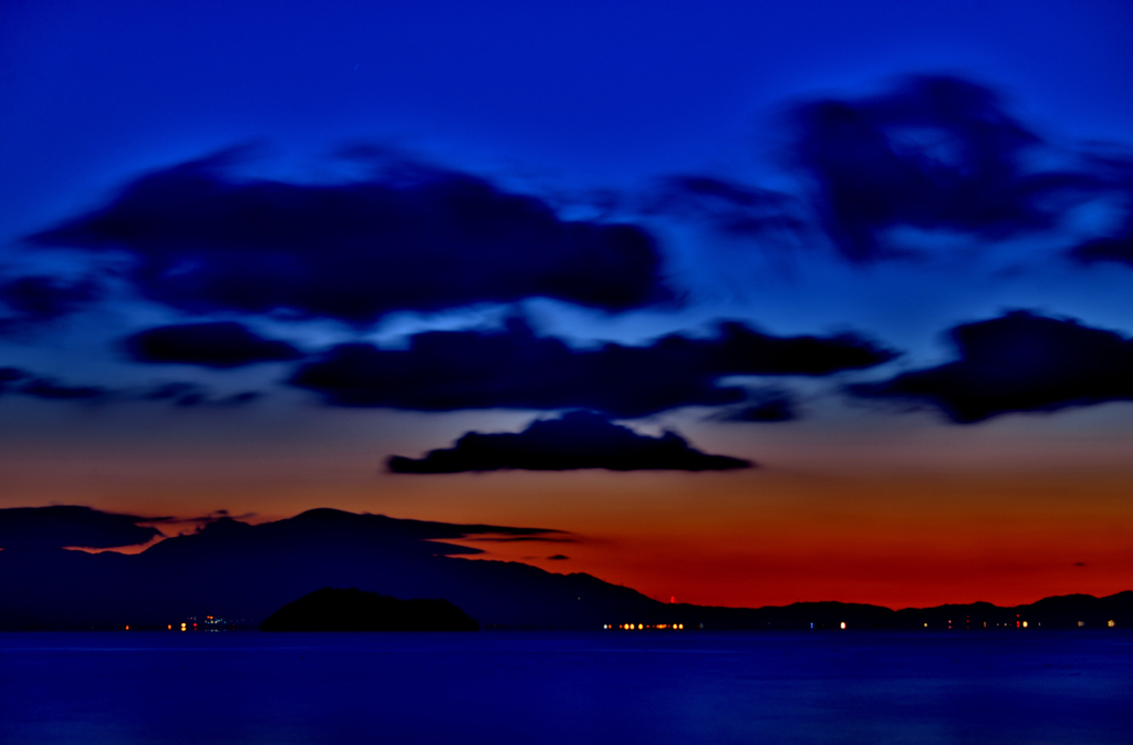琵琶湖朝まだき
