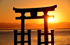 湖中鳥居神出