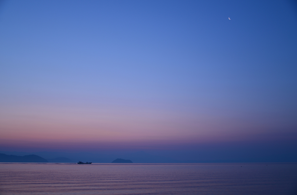 暁の琵琶湖
