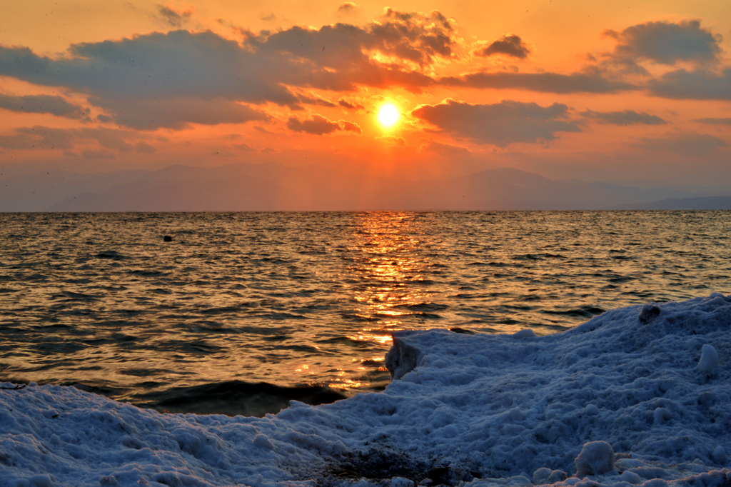 琵琶湖冬夕日