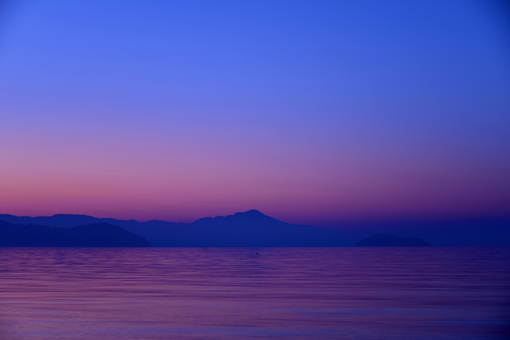 琵琶湖の夜明け