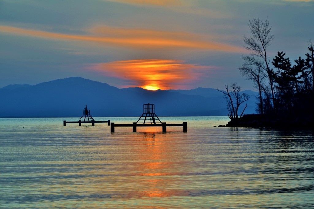 The sun falls
