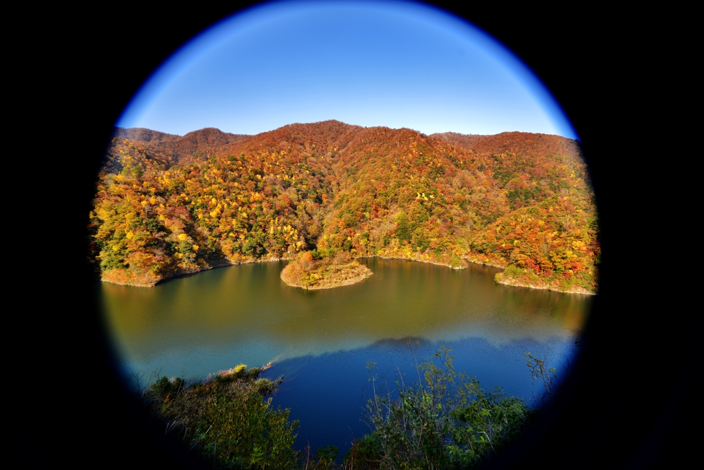 晩秋の白龍湖