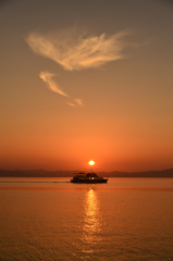 湖上の夕景