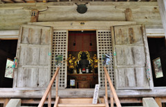 金勝寺本堂・木造釈迦如来坐像［国重文］