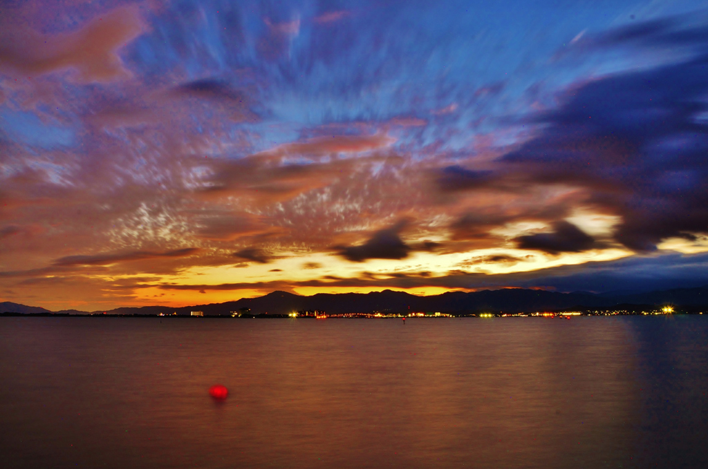 夕暮れの琵琶湖