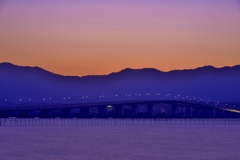 黄昏の琵琶湖大橋