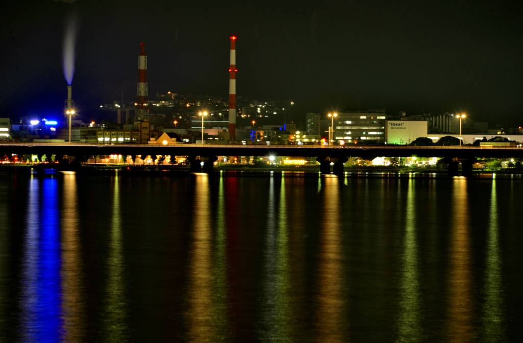 湖面の光跡