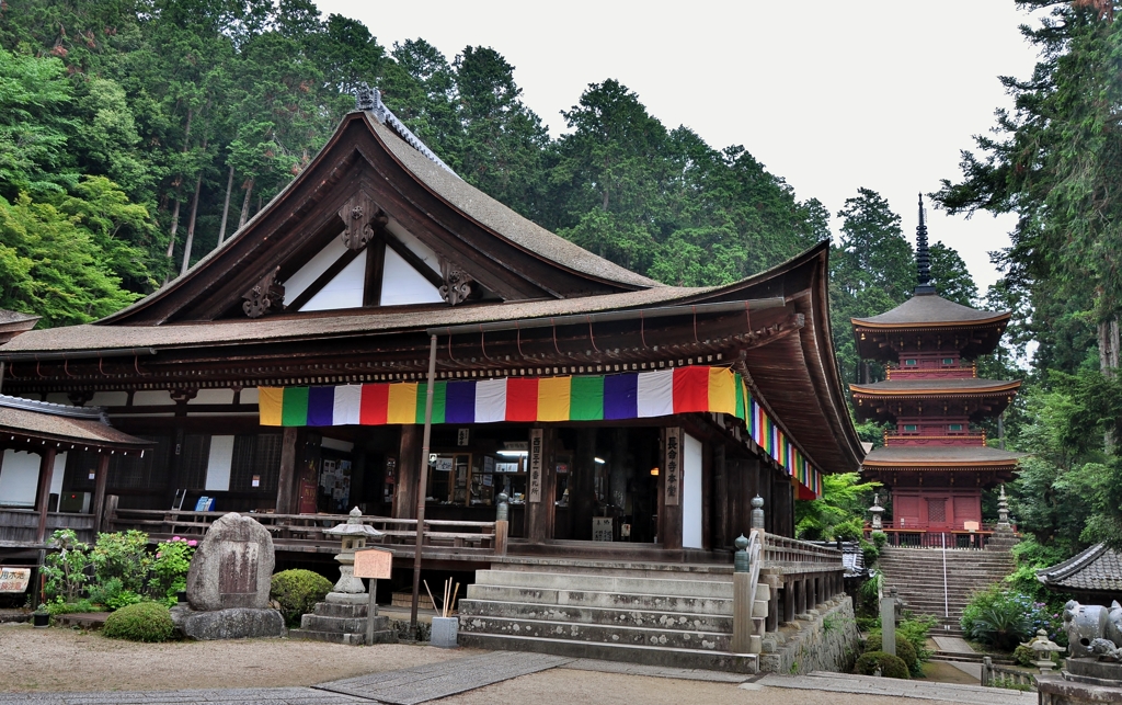 長命寺本堂国宝と三重塔