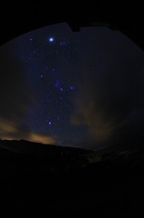 窓から星