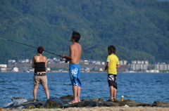 釣る