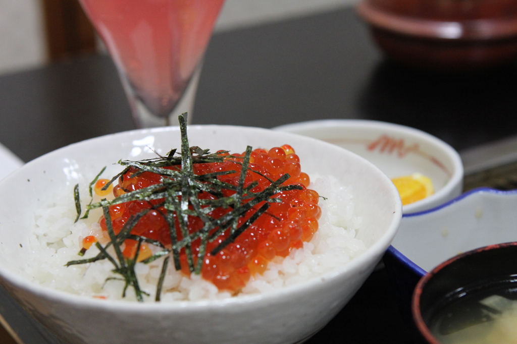 イクラ丼　量少なめ