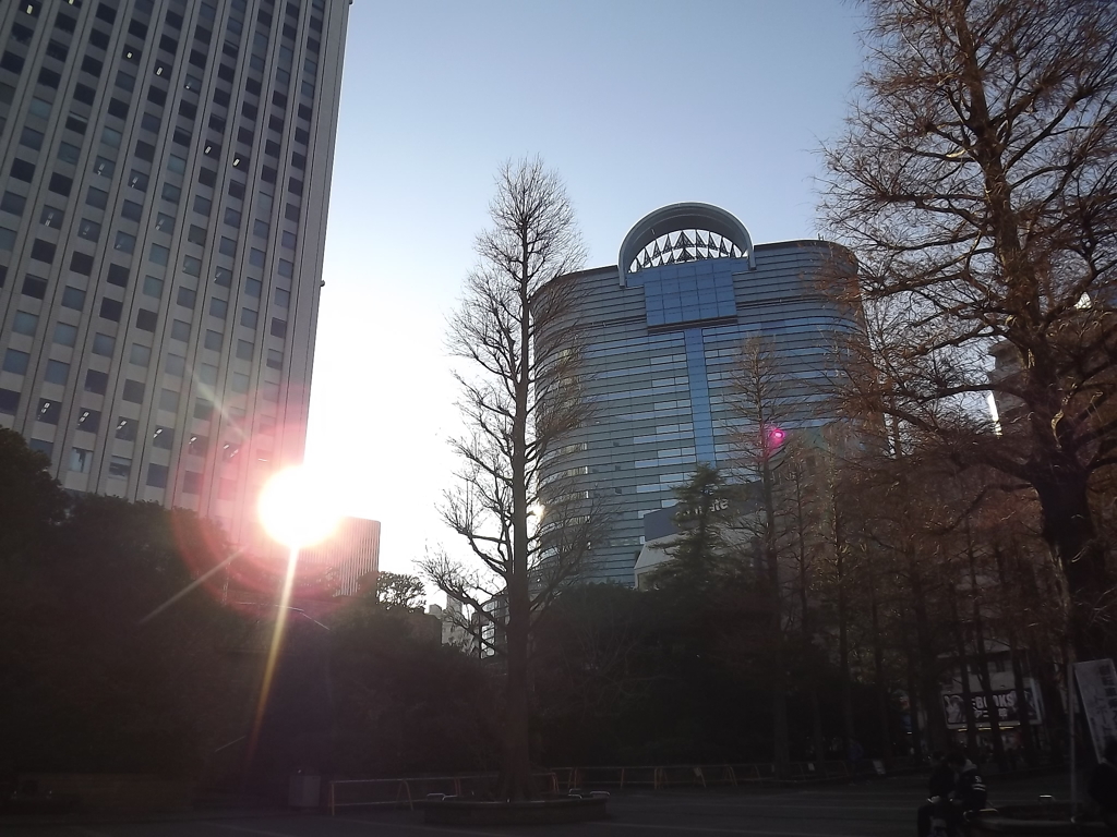 サンシャインの影から