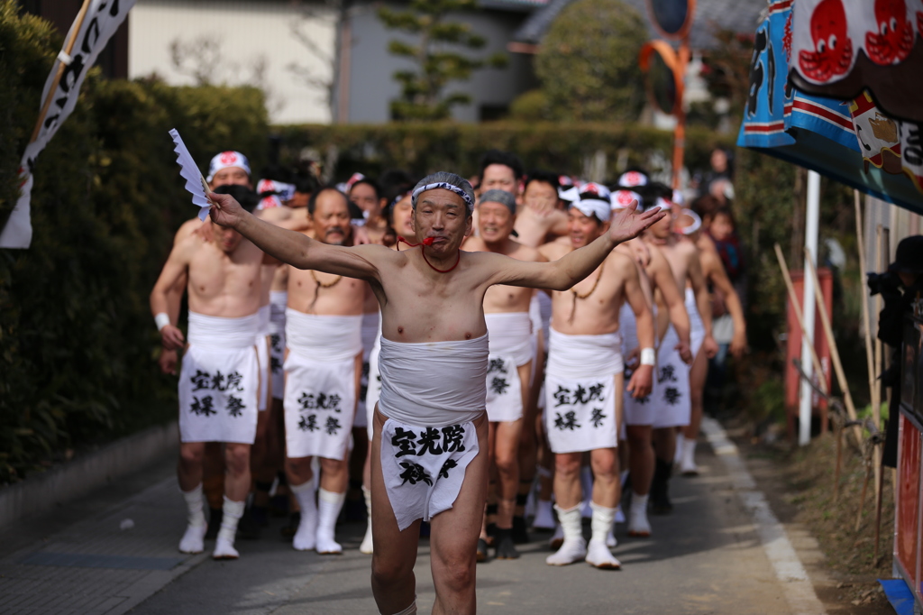 はだか男登場！