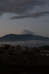 夕闇の富士