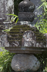 古い石塔