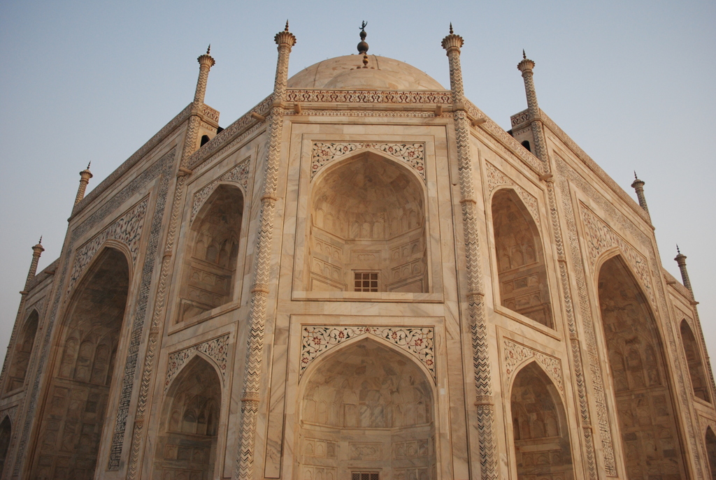 Face to Taj Mahal