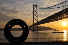 明石海峡と夕日