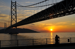 明石海峡と夕日