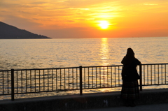 明石海峡と夕日