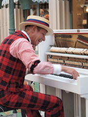 funny piano man