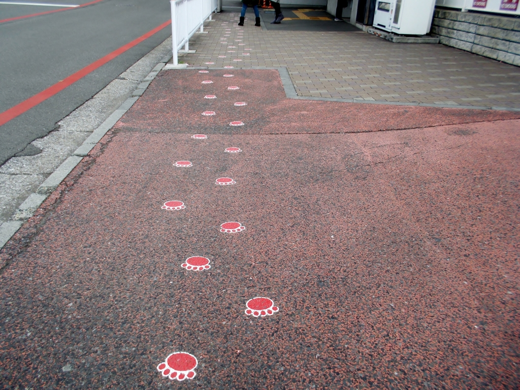 駅を利用した怪獣君？