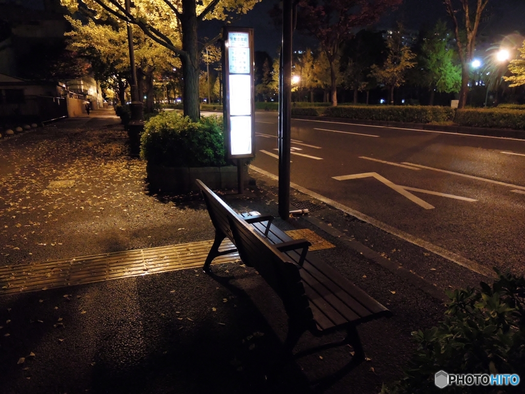 バス停で待つ君へ・・・