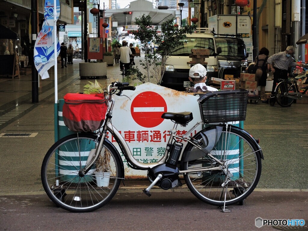 にぎわう商店街・・・車輛通行止め
