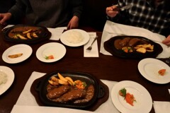 お食事中~・・・