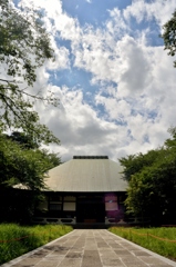 Dance of the cloud on the temple