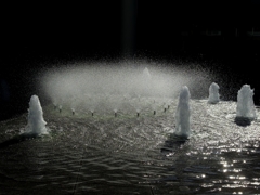 駅前の噴水