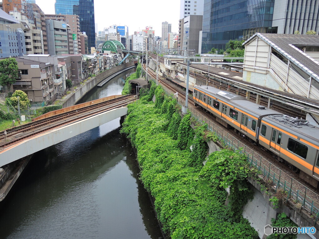 それとすれ違う・・・
