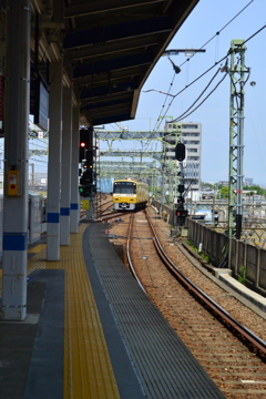 yellow - train